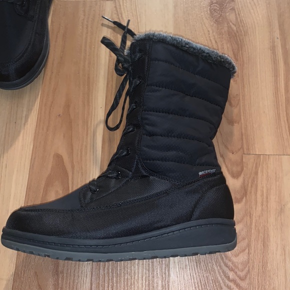 Kamik Waterproof fur boots size 7 - Picture 2 of 10